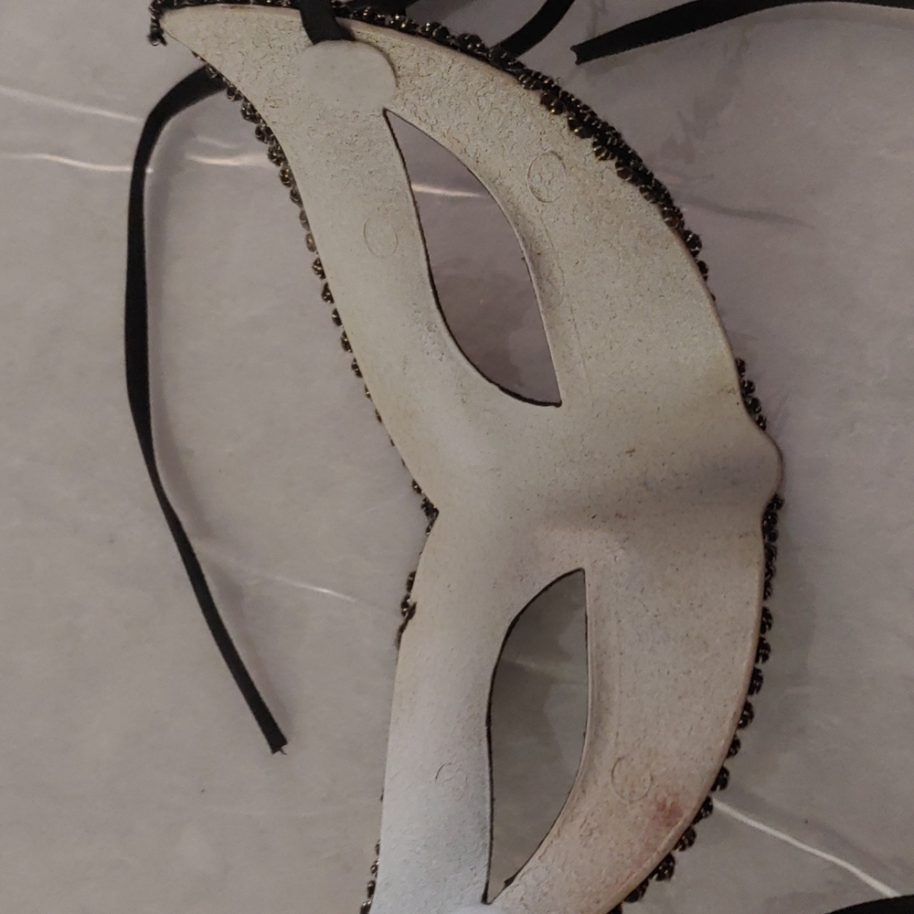 Masks - Picture 5 of 5